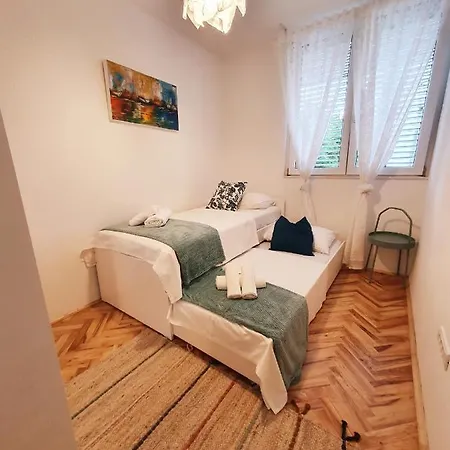 Apartment Mikulic 2 *